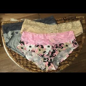 Victoria’s Secret low rise, lace trim hiphuggers